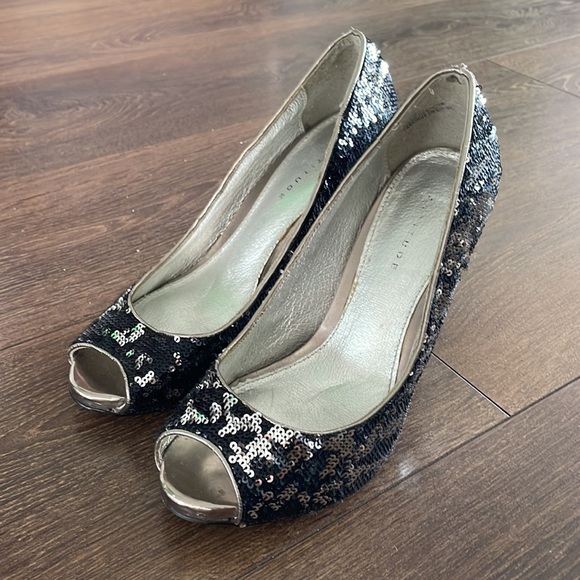 Attitude sequence heels for sale. Shipping price varies. - Picture 2 of 4